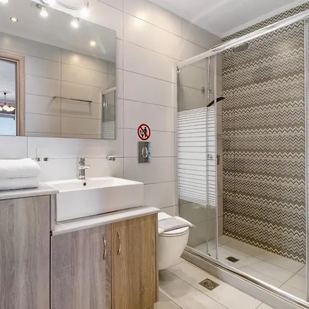 Goudis Irida Villa *