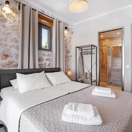 Goudis Irida Villa *